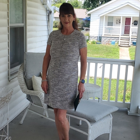 Meet your Posher, Sandy - Picture 2 of 2